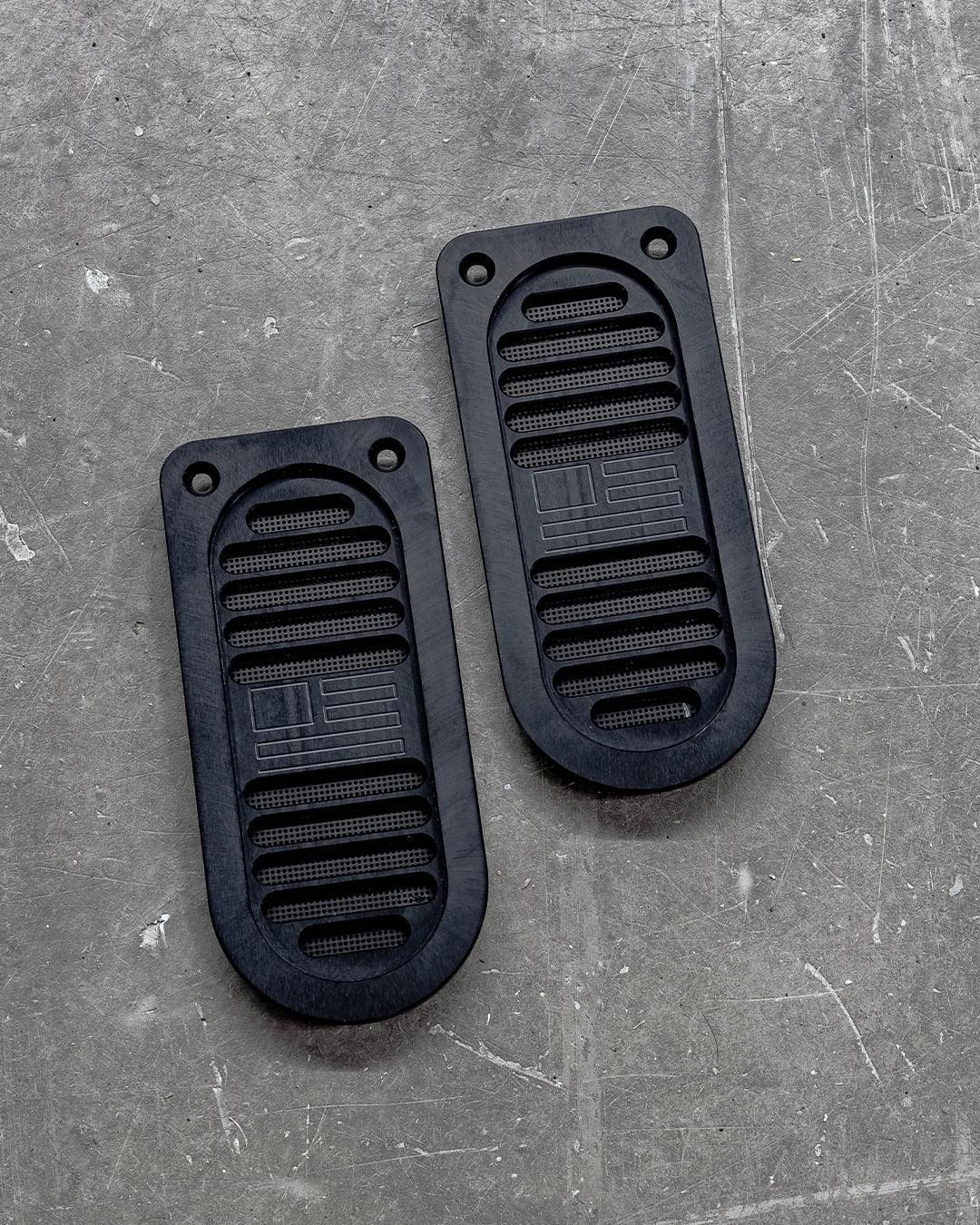 旗が刻まれたビレットドアジャムベント、Impala / Caprice 1972-76、Nova 1973-74