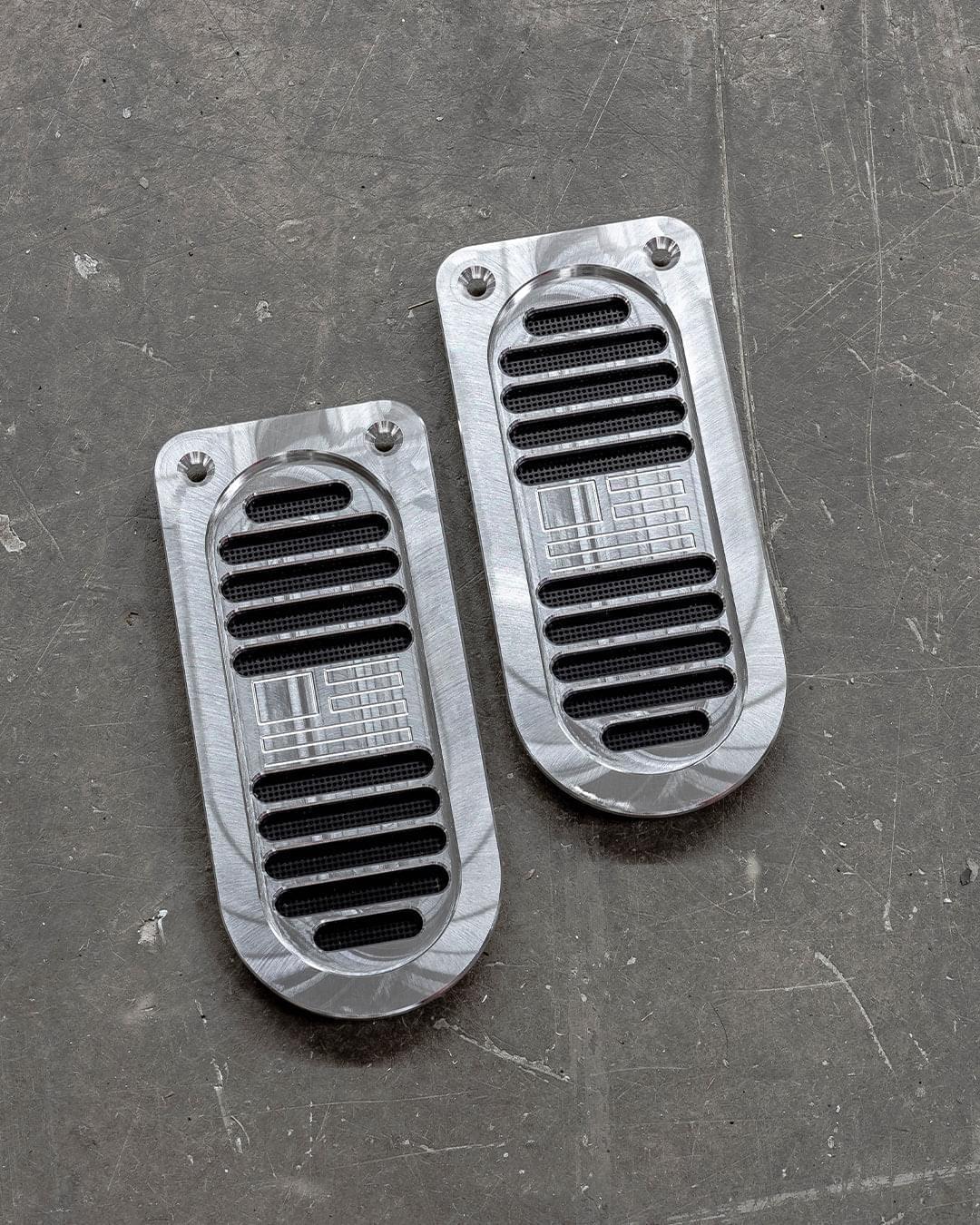 旗が刻まれたビレットドアジャムベント、Impala / Caprice 1972-76、Nova 1973-74