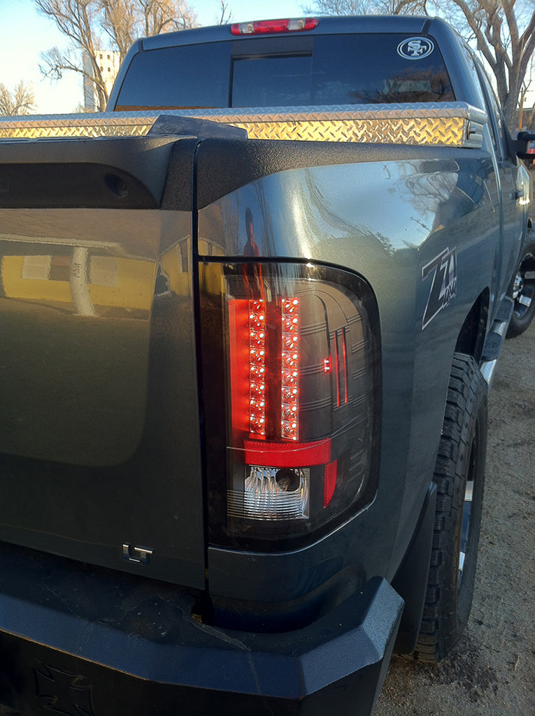 Spyder 07-13 Chevy Silverado Version 3 Light Bar LED Tail Light - Black